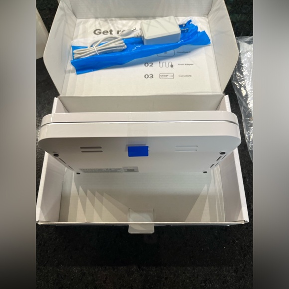 NIB PhoneSoap 3 UV Cell Phone Sanitizer & Dual Universal Cell Phone Charger Box - Picture 6 of 12